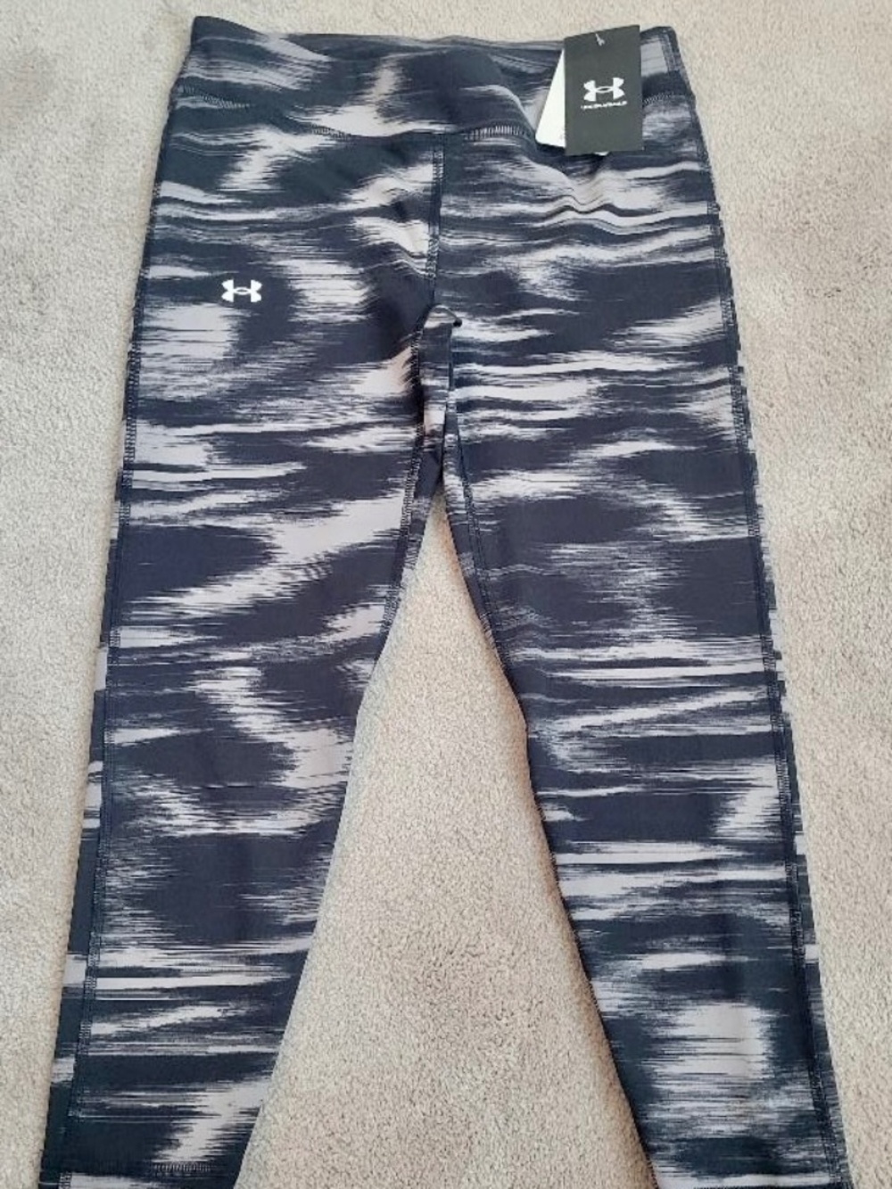 UNDER ARMOUR Girl's Motion Printed Ankle Crop Pants Size YL Gray/Black